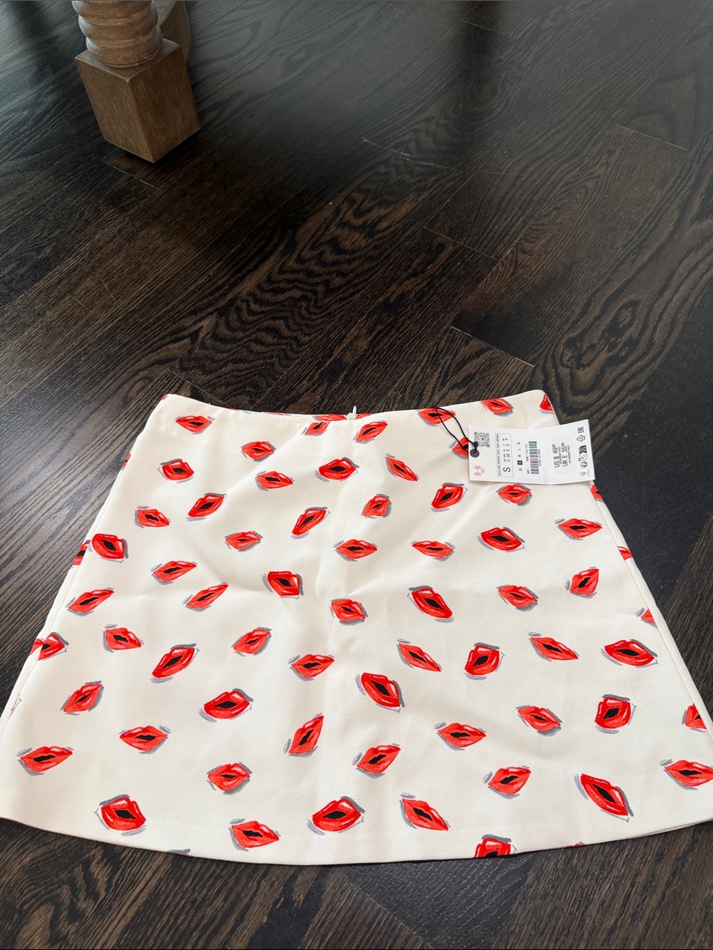 Zara white lips mini skirt